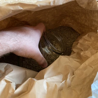Filling jar with rye